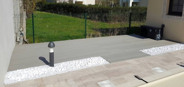 Terrasse en composite gris